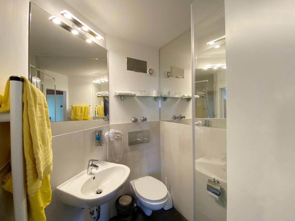 Zum Gruenen Turm Hotel Hohen Neuendorf Kültér fotó