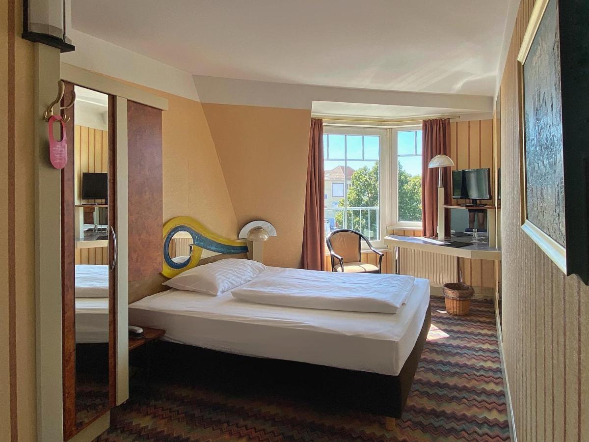 Zum Gruenen Turm Hotel Hohen Neuendorf Kültér fotó