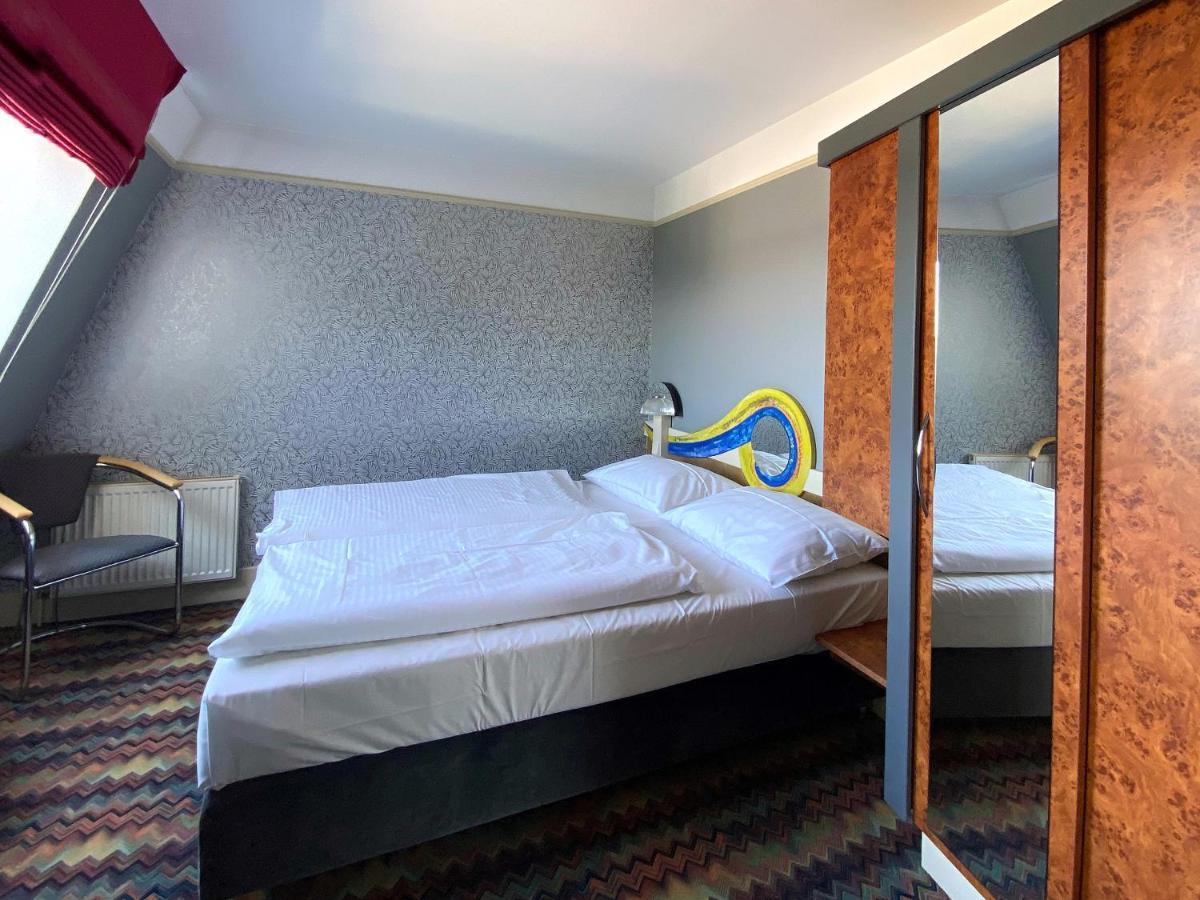 Zum Gruenen Turm Hotel Hohen Neuendorf Kültér fotó
